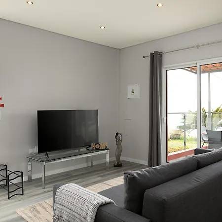 Casa Da Relva Com Piscina Aquecida Interna *