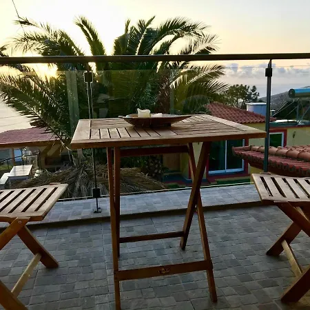 Casa Da Relva Com Piscina Aquecida Interna Arco da Calheta (Madeira)