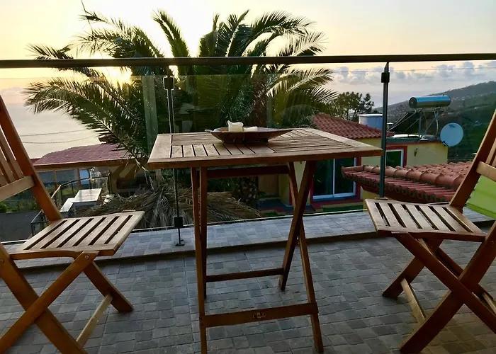 Casa Da Relva Com Piscina Aquecida Interna Arco da Calheta (Madeira)