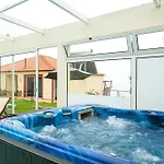 Casa Da Relva Com Piscina Aquecida Interna דירה *