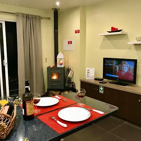 Casa Da Relva Com Piscina Aquecida Interna Arco da Calheta (Madeira)